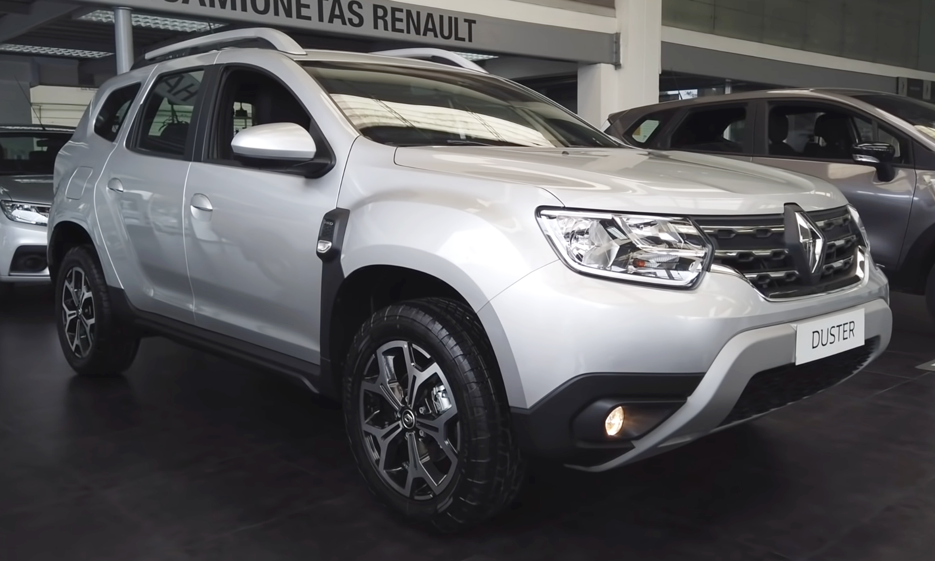 Стали известны рублевые цены на обновленный кроссовер Renault Duster