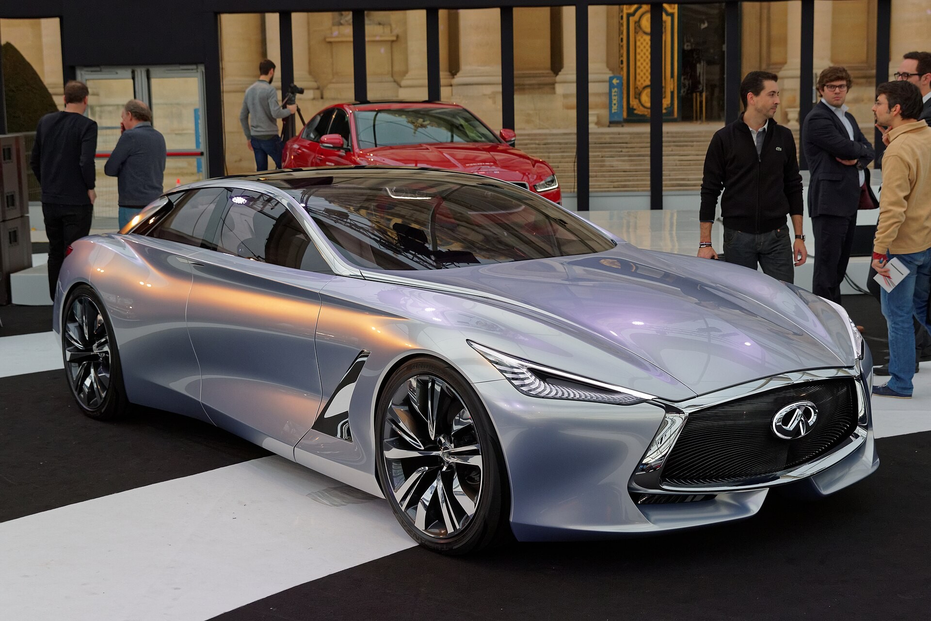 Infiniti привезет в Женеву люксовую маломерку